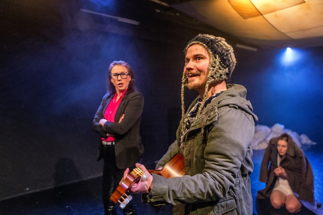 Teatteri Takomo Aina on joku syy (4)